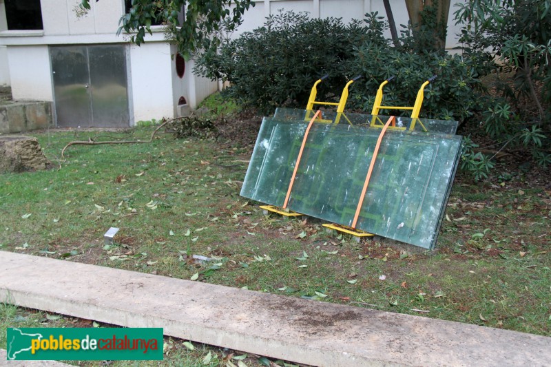 Barcelona - Jardí d'escultures de la Fundació Miró. Transparent, el paisatge de Pep Duran (Foto: Albert Esteves, 2016) Barcelona - Jardí d'escultures de la Fundació Miró. Transparent, el paisatge de Pep Duran