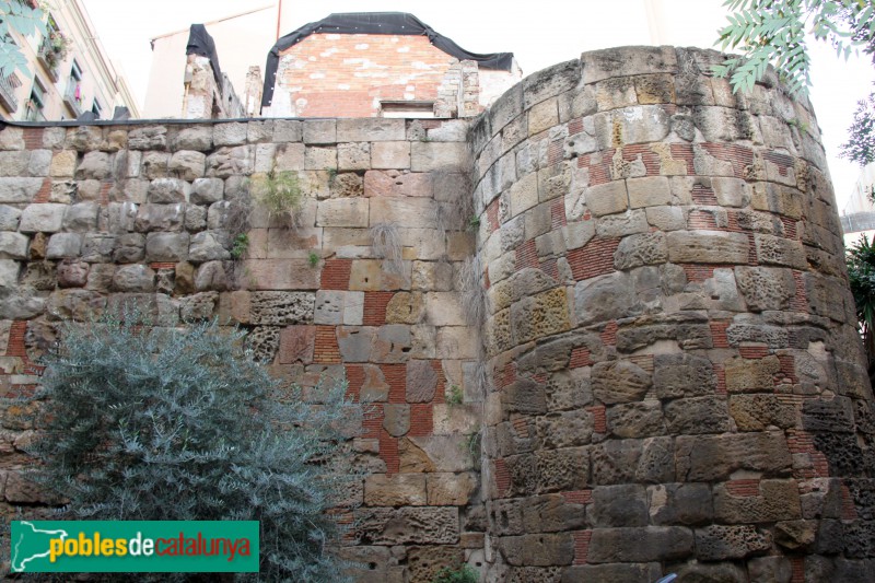 Barcelona - Muralla de la plaça Traginers (Foto: Albert Esteves, 2016) Barcelona - Muralla de la plaça Traginers