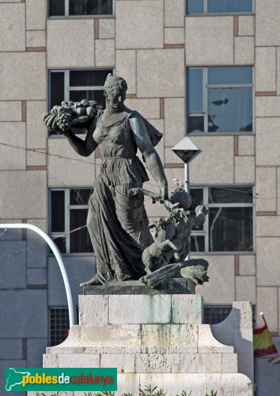 Barcelona - Font de la plaça Espanya: l'Abundància