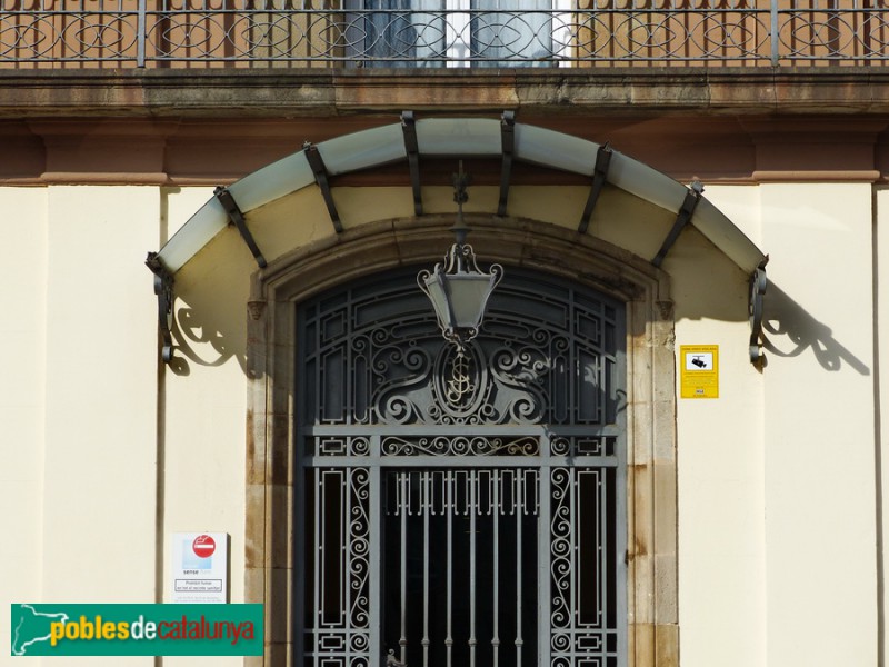 Barcelona - Clínica Sant Jordi. Detall porta entrada