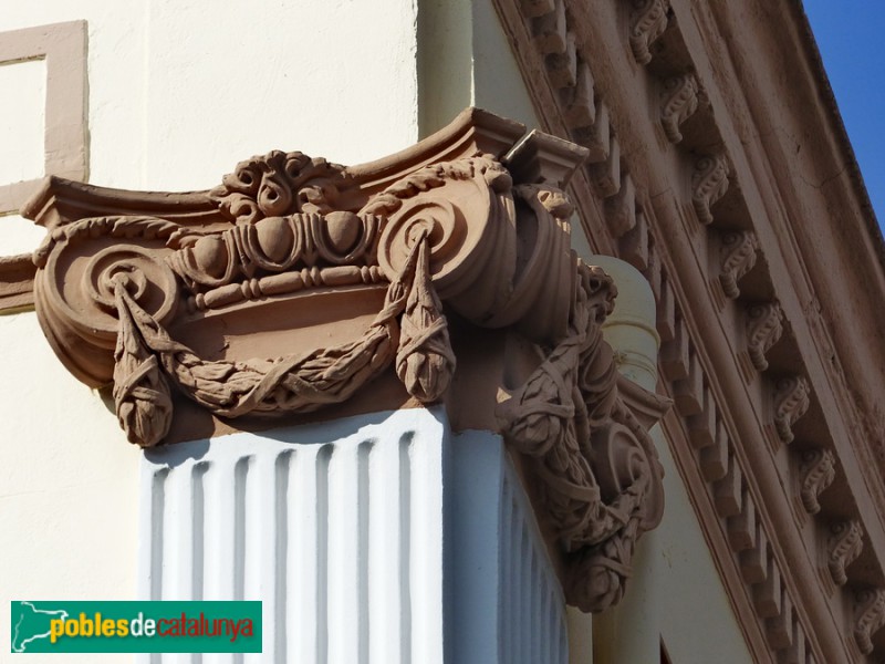 Barcelona - Clínica Sant Jordi. Detall pilastra i capitell (Foto: Graciel·la Vidal, 2017) Barcelona - Clínica Sant Jordi. Detall pilastra i capitell