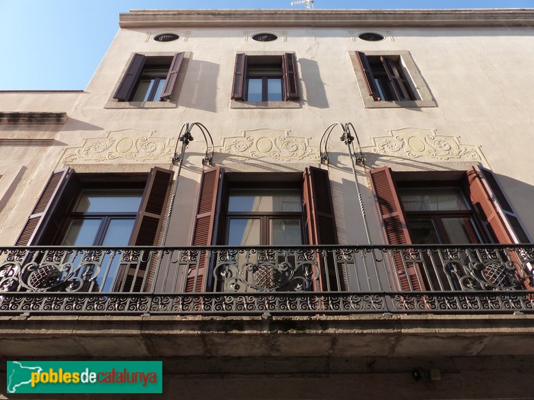 Barcelona -Antic Ajuntament de Sant Andreu. Detall balconada façana principal (Foto: Graciel·la Vidal, 2017) Barcelona -Antic Ajuntament de Sant Andreu. Detall balconada façana principal