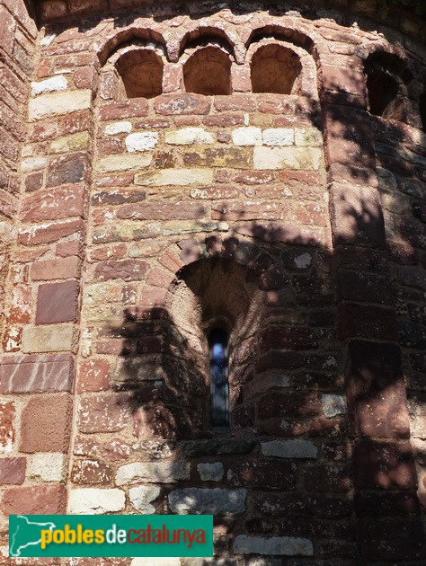 Sant Martí del Brull. Finestres cegues de l'absis