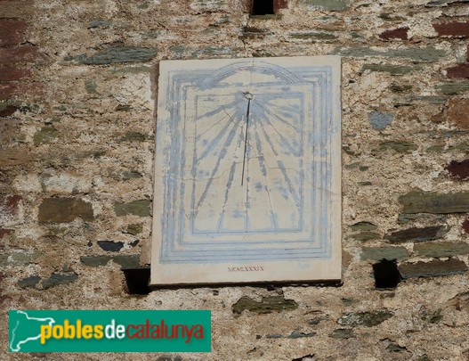 Detall rellotge de sol del campanar (Foto: Graciel·la Vidal, 2017) Detall rellotge de sol del campanar