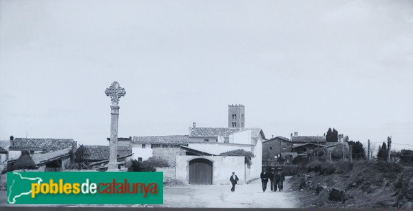 Seva - Creu de terme (Foto: Enric Llorens. Institut Amatller Art Hispànic, 1900) Seva - Creu de terme