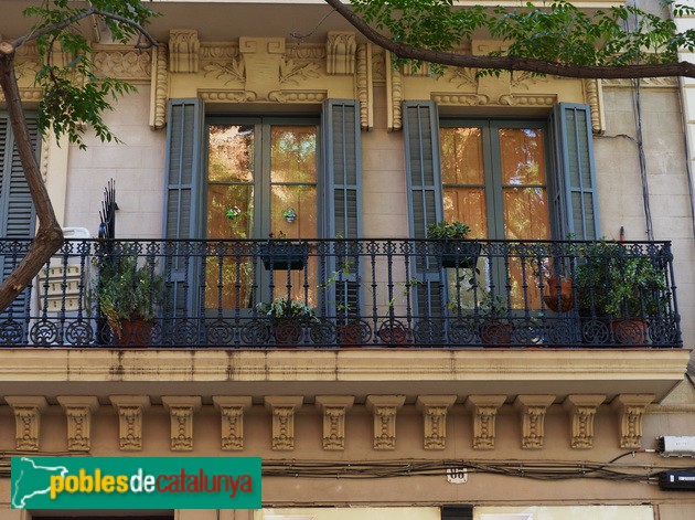 Barcelona - Carrer Gran de Sant Andreu, 83. Detall balcons (Foto: Graciel·la Vidal, 2017) Barcelona - Carrer Gran de Sant Andreu, 83. Detall balcons