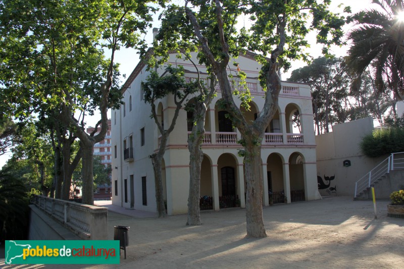 Badalona - Parc de Can Solei i Ca l’Arnús, cases Coma Cros (Foto: Albert Esteves, 2017) Badalona - Parc de Can Solei i Ca l’Arnús, cases Coma Cros