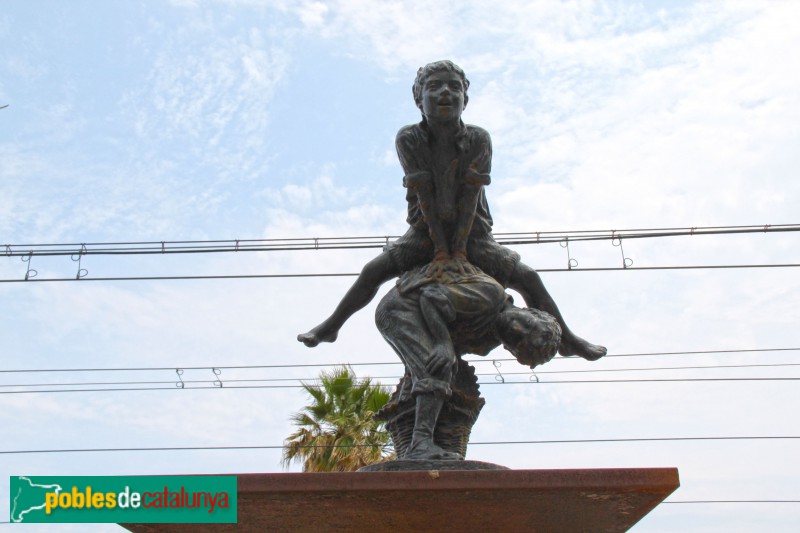 Badalona - Escultura dels nens saltant
