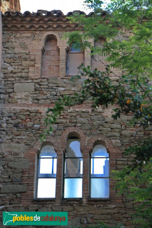 Monestir de Sant Tomàs. Detall finestres torre nord