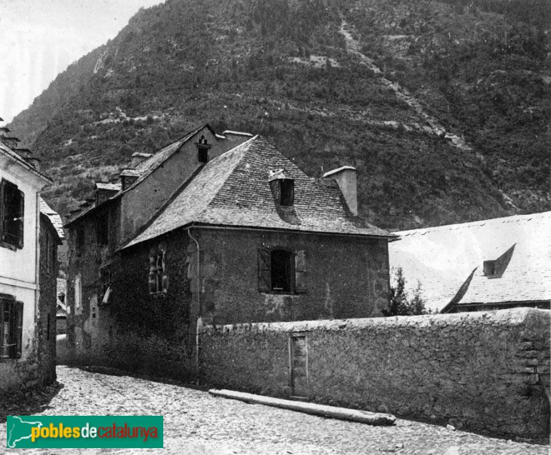 Arties - Casa Paulet (Foto: Lluís Bonet Garí -Arxiu C.E.C.-, 1926) Arties - Casa Paulet