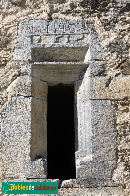 Garòs - Església de Sant Julià, finestra del campanar