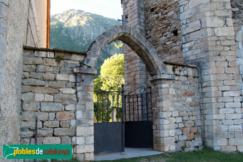 Salardú - Sant Andreu, porta del cementiri (Foto: Albert Esteves, 2017) Salardú - Sant Andreu, porta del cementiri