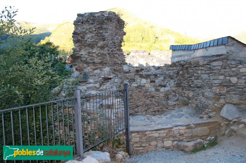 Salardú - Restes de muralla