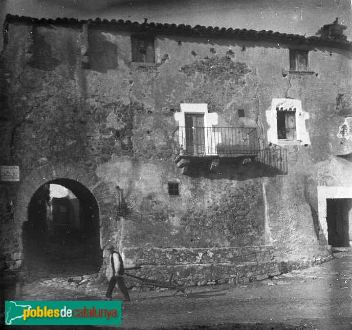 Torrent - Portal de la muralla (Foto: Josep Salvany -Fons Salvany, Biblioteca de Catalunya-, 1916) Torrent - Portal de la muralla