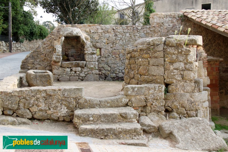 Santa Cristina d'Aro - Pou i font de Romanyà