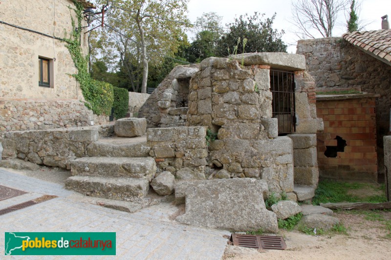 Santa Cristina d'Aro - Pou i font de Romanyà