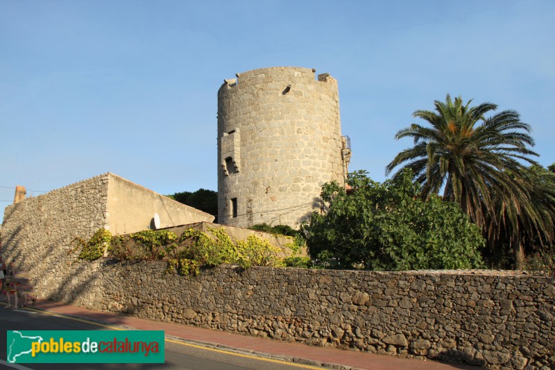 Palafrugell - Torre de Calella de Palafrugell (Foto: Albert Esteves, 2017) Palafrugell - Torre de Calella de Palafrugell