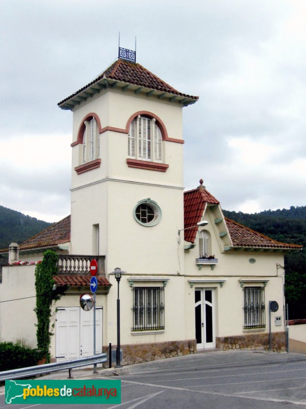 Torrelles de Llobregat - Torre de la plaça de l'Església (Foto: Albert Esteves, 2006) Torrelles de Llobregat - Torre de la plaça de l'Església