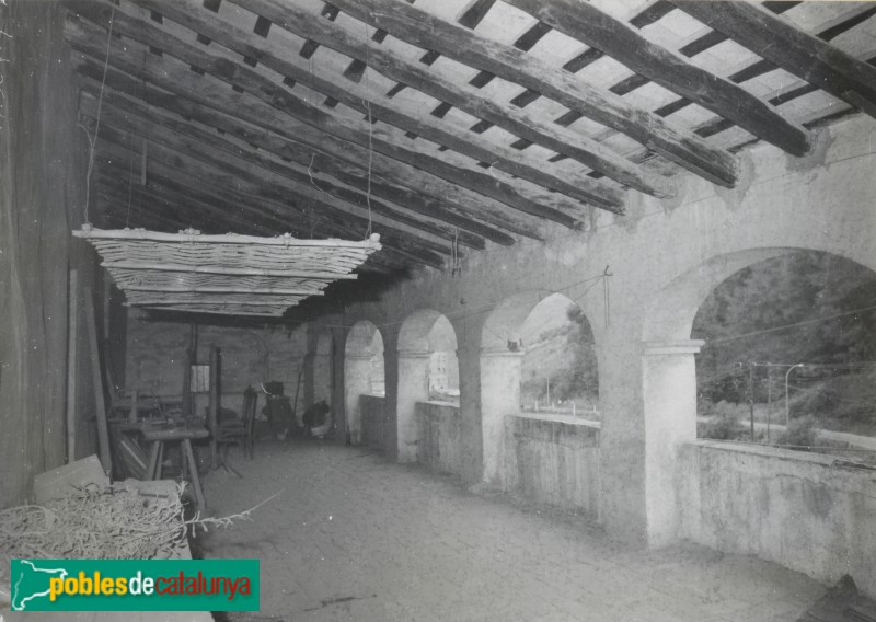 Sant Climent de Llobregat - Masia Molins, interior (Foto: autor anònim -calaix.gencat.cat-) Sant Climent de Llobregat - Masia Molins, interior