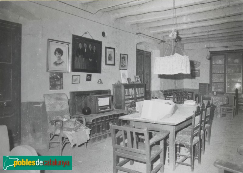 Sant Climent de Llobregat - Masia Molins, interior (Foto: autor anònim -calaix.gencat.cat-) Sant Climent de Llobregat - Masia Molins, interior