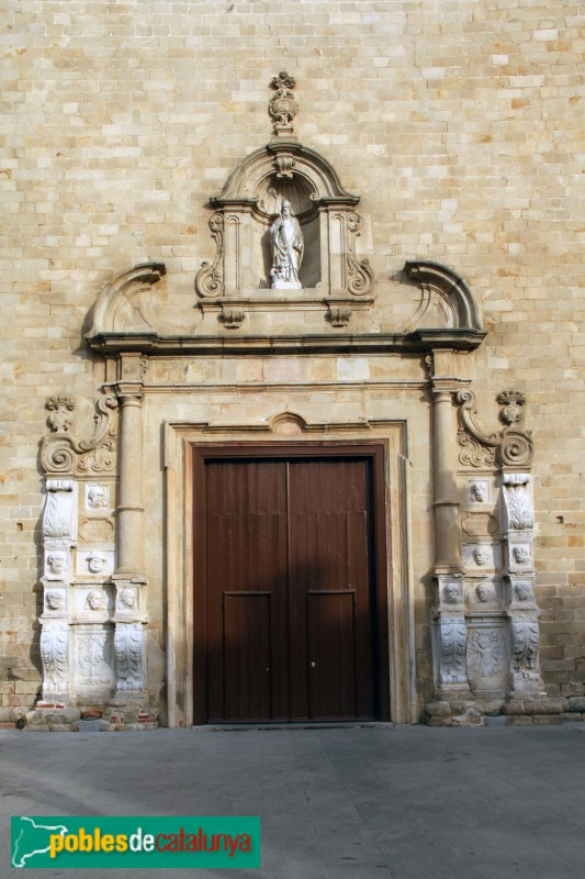 Calella - Portada de l'Església de Santa Maria i Sant Nicolau