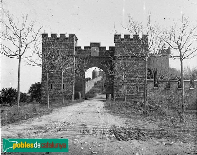 Castelldefels - Castell (Foto: <i>Josep Salvany -Biblioteca de Catalunya-</i>, 1917) Castelldefels - Castell