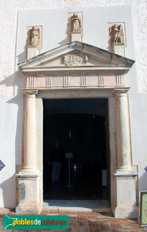 Castelldefels - Església de Santa Maria del castell, portada
