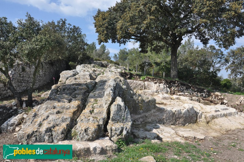 Poblat d'Olèrdola - Sitges, pedrera i habitatges