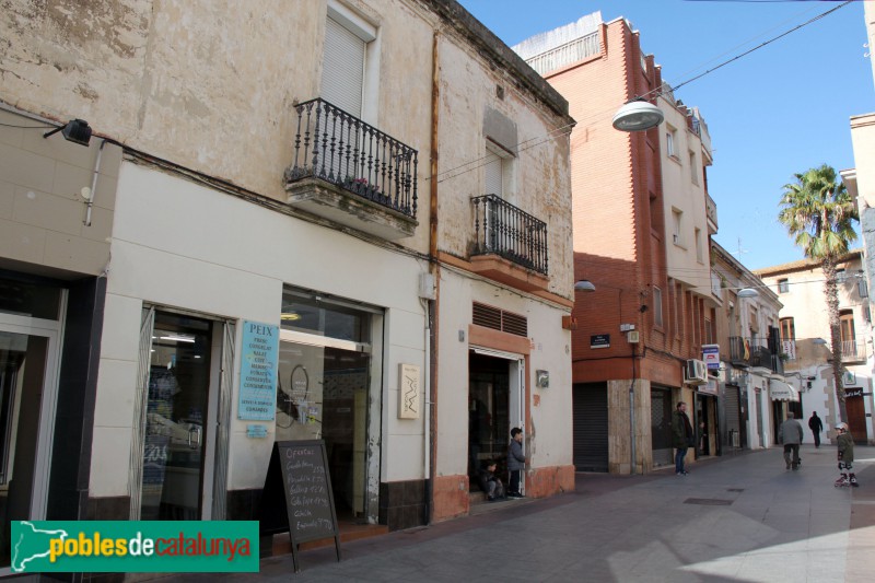 Viladecans - Carrer d'Àngel Guimerà (Foto: Albert Esteves, 2018) Viladecans - Carrer d'Àngel Guimerà