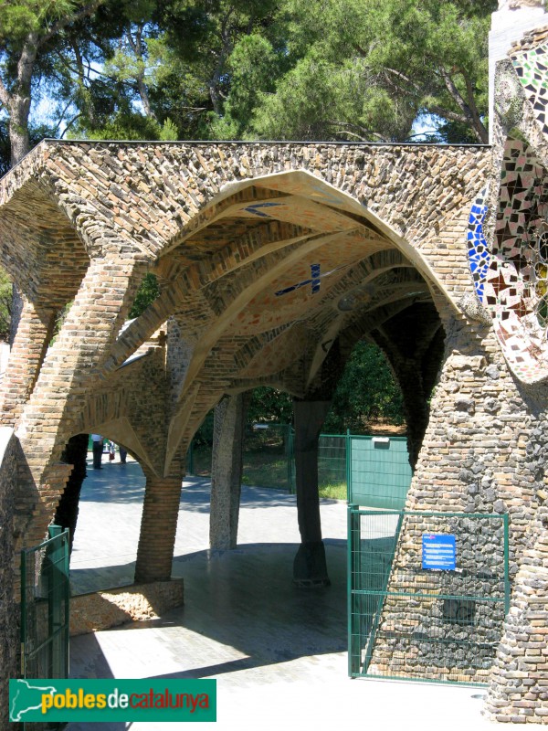 Colònia Güell - Cripta (exterior)