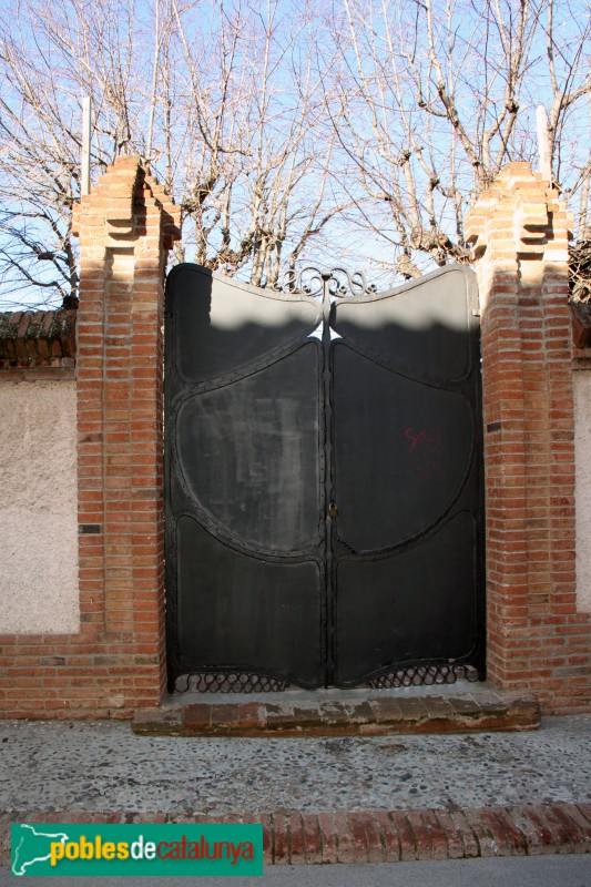Colònia Güell - Centre parroquial (Foto: Albert Esteves, 2018) Colònia Güell - Centre parroquial