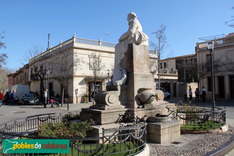 Colònia Güell - Monument a Eusebi Güell (Foto: Albert Esteves, 2018) Colònia Güell - Monument a Eusebi Güell