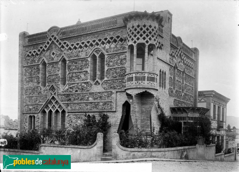 Colònia Güell - Ca l'Espinal (Foto: Anònim -Arxiu fotogràfic C.E.C.-, inicis segle XX) Colònia Güell - Ca l'Espinal