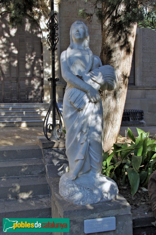 Barcelona - Palau del Marquès d'Alella:escultura de Josep Cañas, 1944-45
