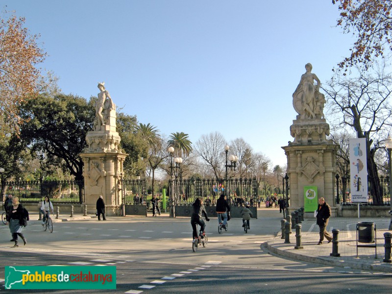 Barcelona - Parc de la Ciutadella. Porta del passeig Lluís Companys