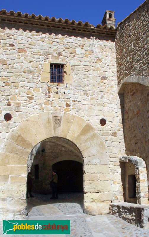 Pals - Portal del carrer Major