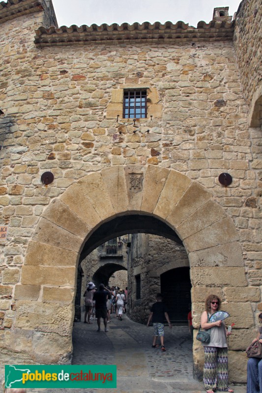 Pals - Portal del carrer Major