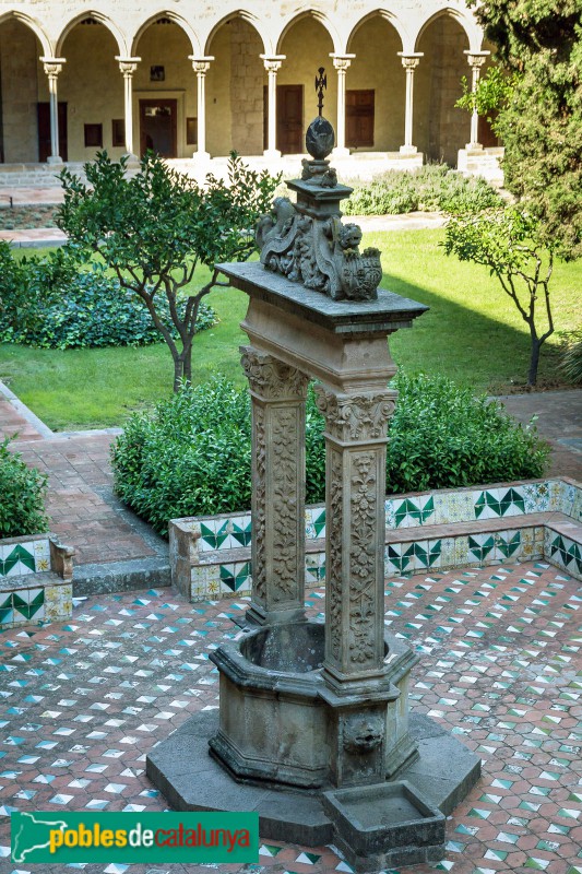 Barcelona - Monestir de Pedralbes, pou del claustre