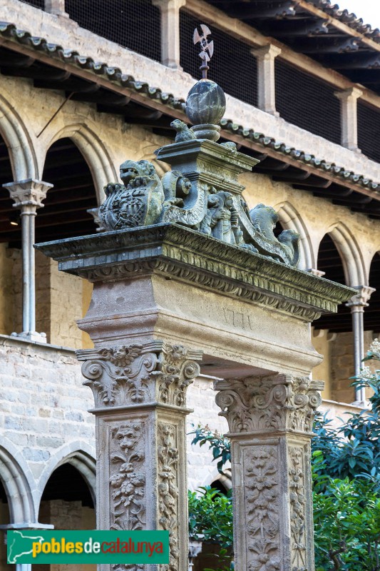 Barcelona - Monestir de Pedralbes, pou del claustre