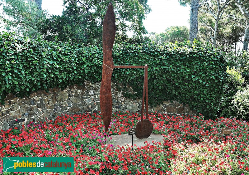 Jardins de Cap Roig, L'hèlix de ferro, de Riera i Aragó (Foto: <i>Alberto González Rovira</i>, 2018) Jardins de Cap Roig, L'hèlix de ferro, de Riera i Aragó