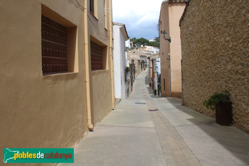 Begur - Carrer de Sant Antoni (Foto: Albert Esteves, 2018) Begur - Carrer de Sant Antoni