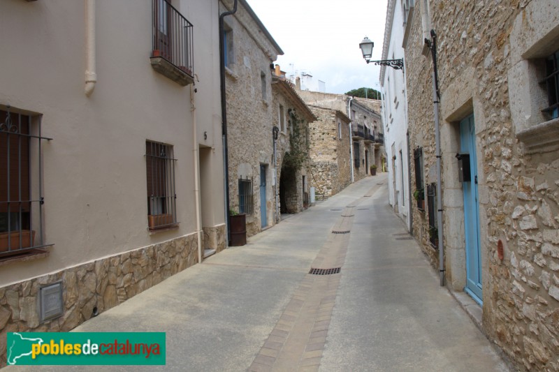 Begur - Carrer de Sant Antoni (Foto: Albert Esteves, 2018) Begur - Carrer de Sant Antoni