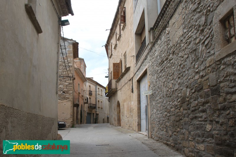 Verdú - Carrer de la Font, amb Cal Ros, a mà dreta