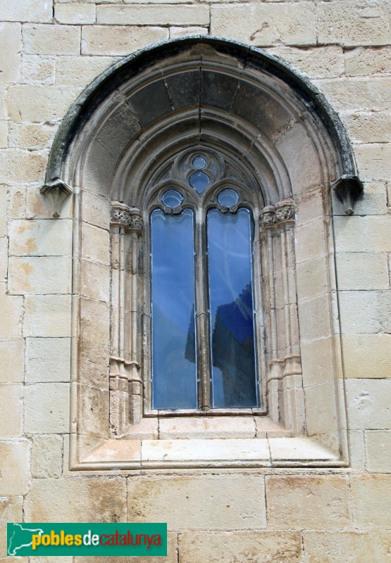 Verdú - Església de Santa Maria, finestra gòtica (Foto: Albert Esteves, 2018) Verdú - Església de Santa Maria, finestra gòtica