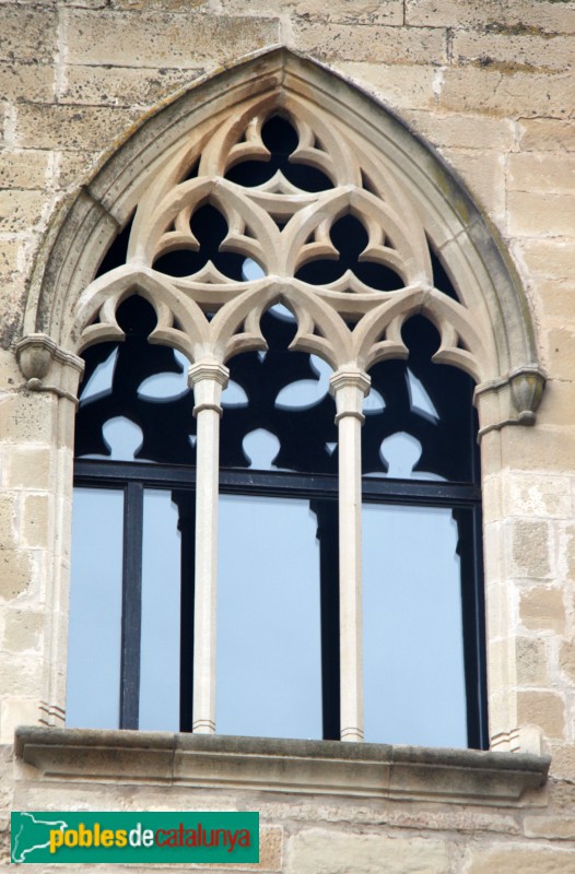 Verdú - Castell, finestral gòtic (Foto: Albert Esteves, 2018) Verdú - Castell, finestral gòtic