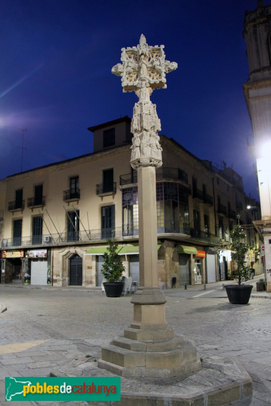 Tàrrega - Creu de terme del Pati, a la nit