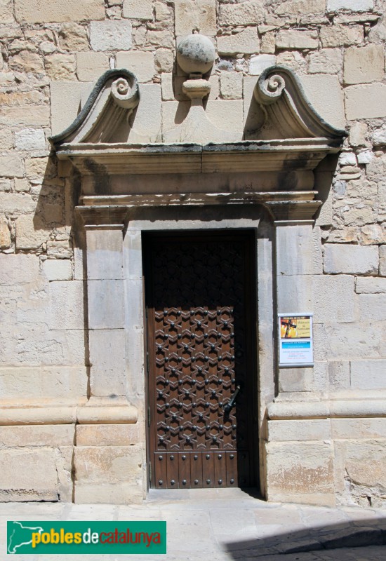 Tàrrega - Església de Santa Maria, porta lateral (Foto: Albert Esteves, 2018) Tàrrega - Església de Santa Maria, porta lateral