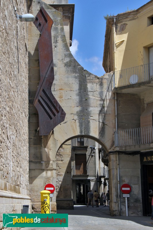 Tàrrega - Arc de pas de la plaça Major