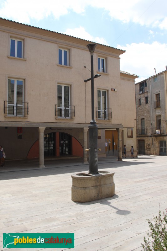 Tàrrega - Plaça de Sant Antoni, font del segle XIX