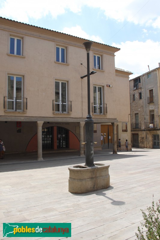 Tàrrega - Plaça de Sant Antoni, font del segle XIX (Foto: Albert Esteves, 2018) Tàrrega - Plaça de Sant Antoni, font del segle XIX
